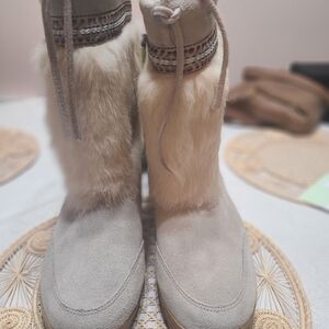 Clarks Beige Fur-Trimmed Winter Boots